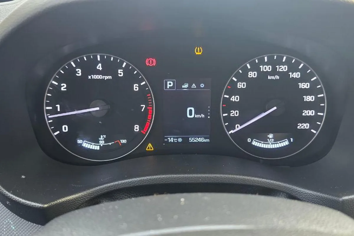 Лампы ручника и давления в шинах на приборке Hyundai Creta