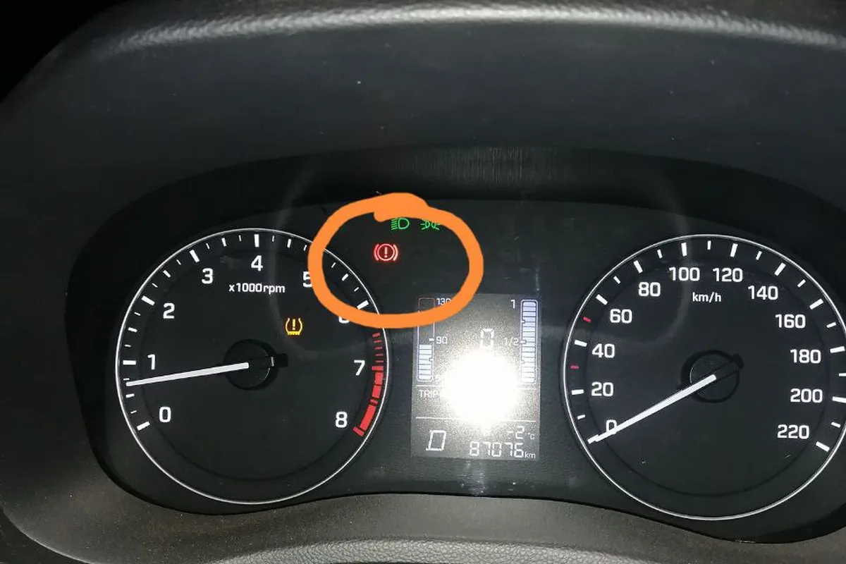 Горящая лампа на приборке Hyundai Creta при снятом ручнике