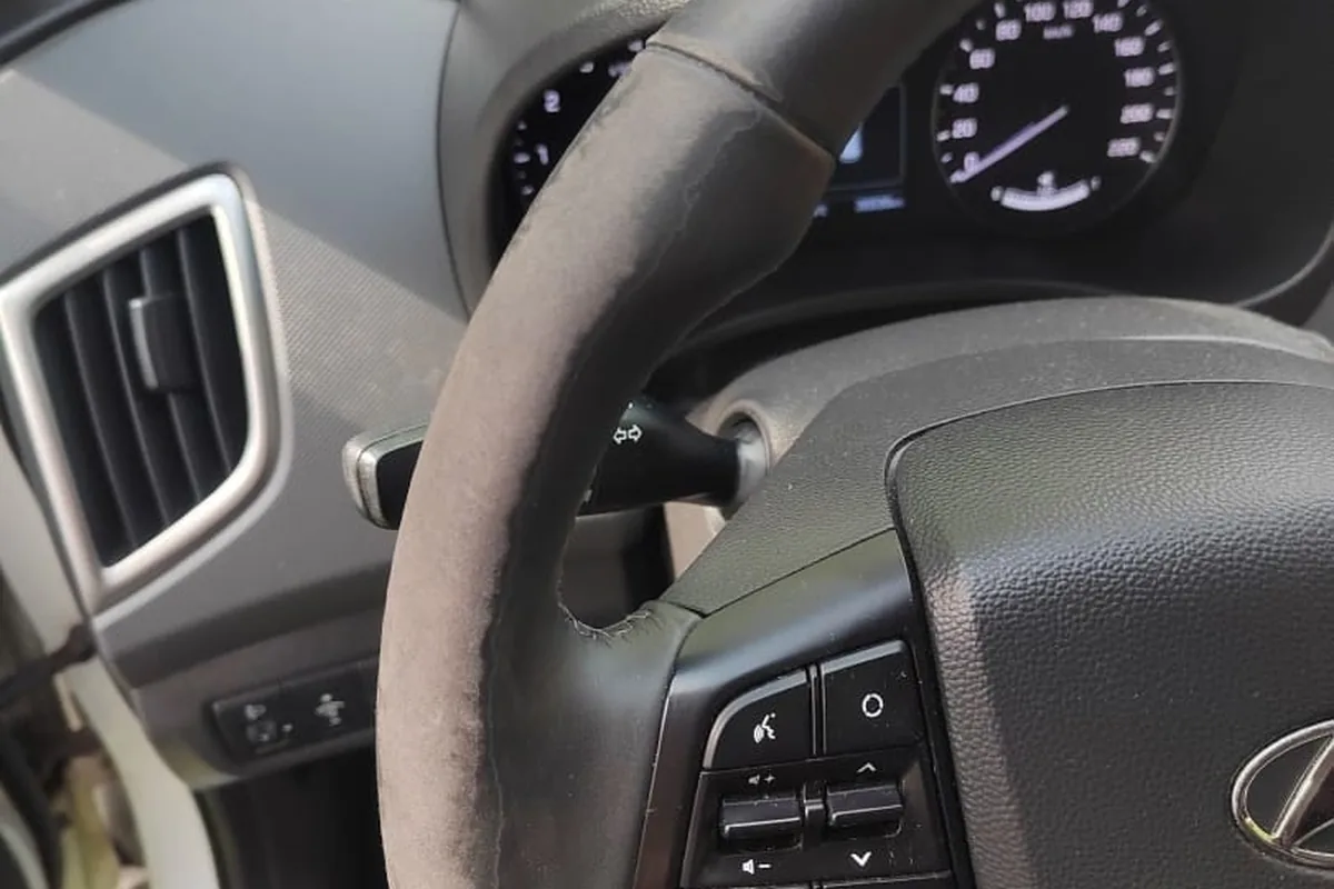 Облезшая кожа руля Hyundai Creta на 39 тыс. км