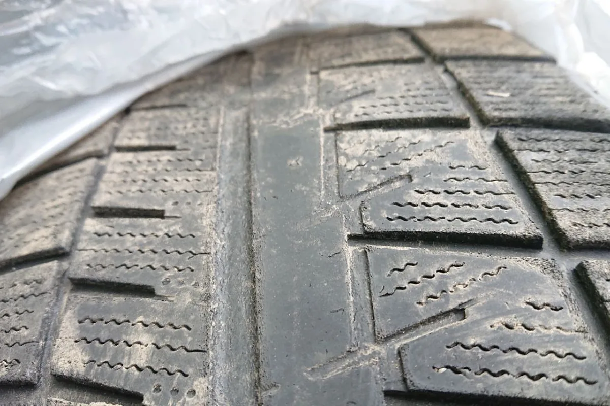 Изношенный протектор нешипованной шины Bridgestone Blizzak Revo GZ