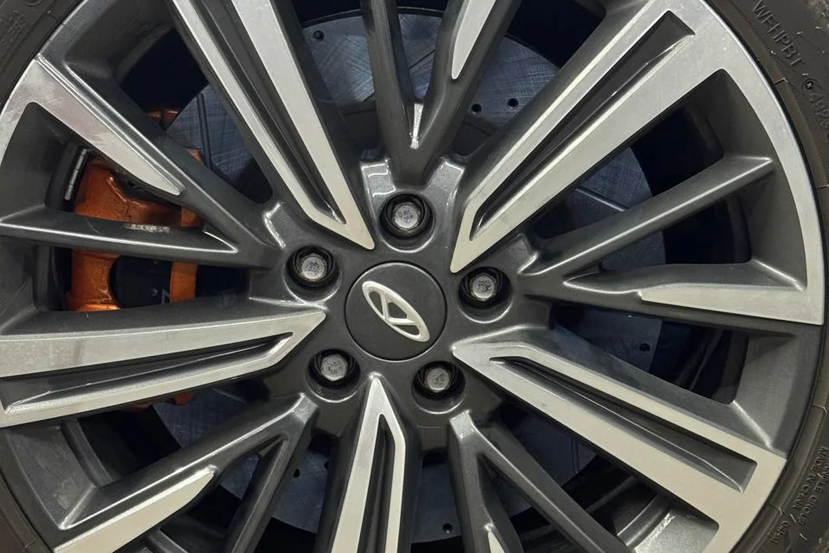 Колесо Chery 235/40 R18 с перфорированным диском