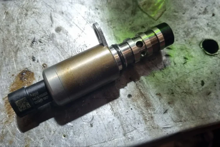 Клапан фазовращателя с маркировкой F4J16
