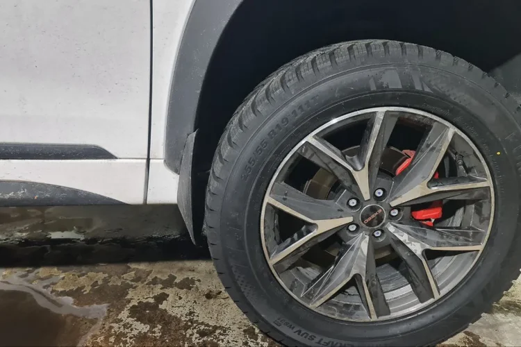 Зимние шины Kumho WinterCraft 255/55 R19 на Exeed LX