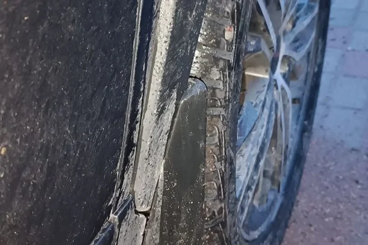 Колесо Exeed LX на липучке 235/50 R19, вид вдоль порога