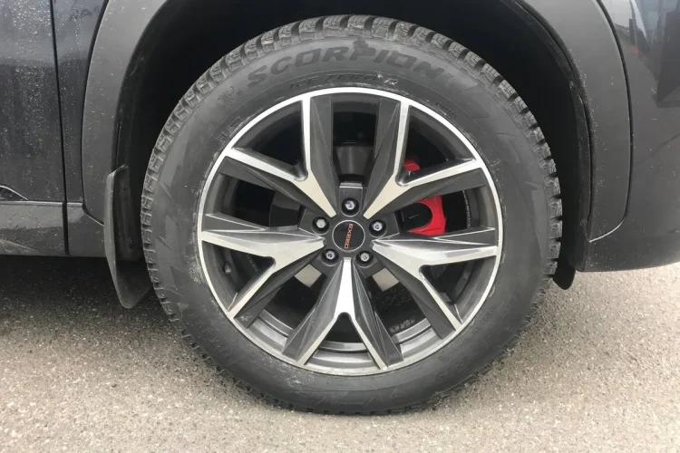 Pirelli Scorpion Ice Zero 225/55 R19 на штатном диске
