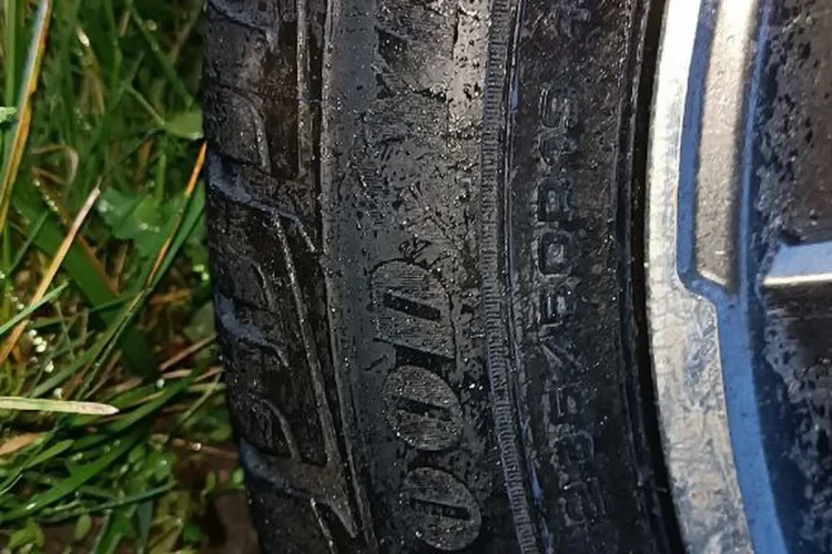 Маркировка зимней шины Goodyear 235/50 R19