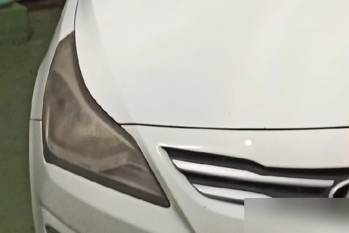 Пожелтевшая мутная фара Hyundai Solaris 1