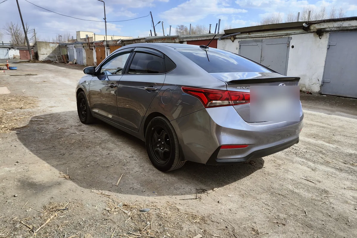 Спойлер на крышке багажника Hyundai Solaris 2
