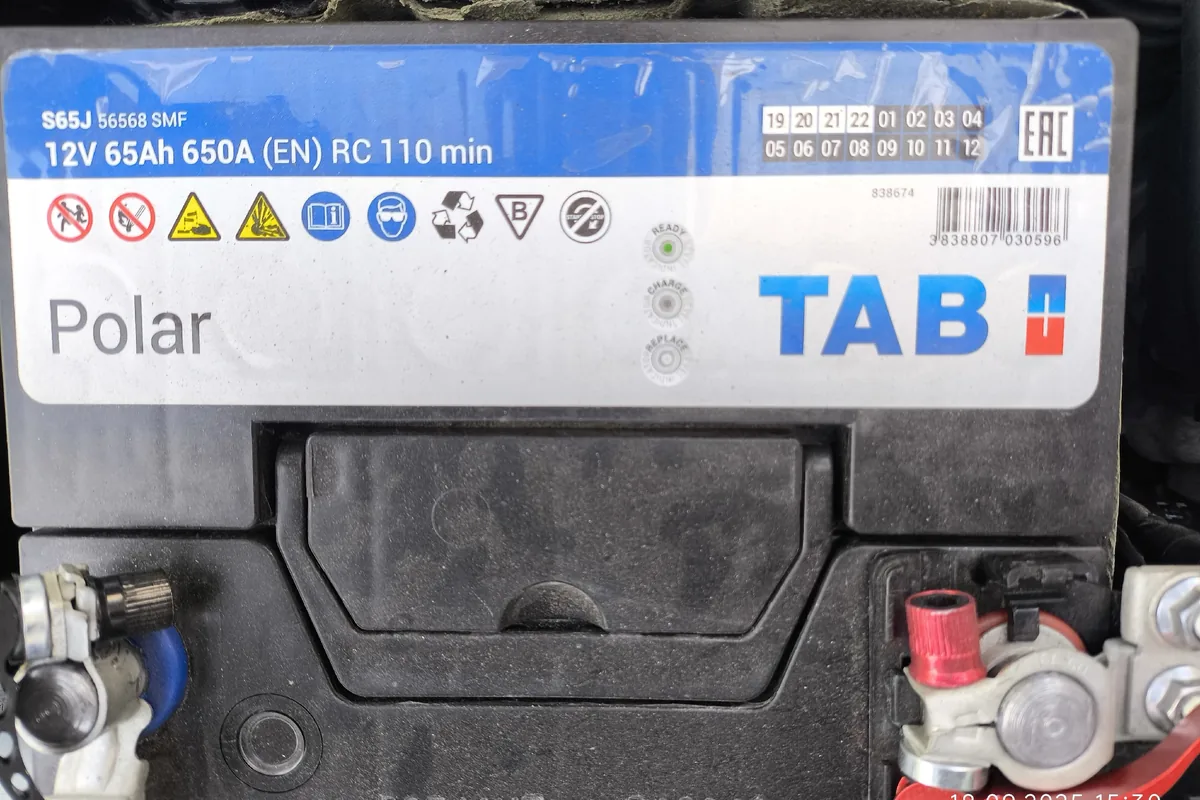Аккумулятор TAB Polar 65 А·ч под капотом Hyundai Solaris
