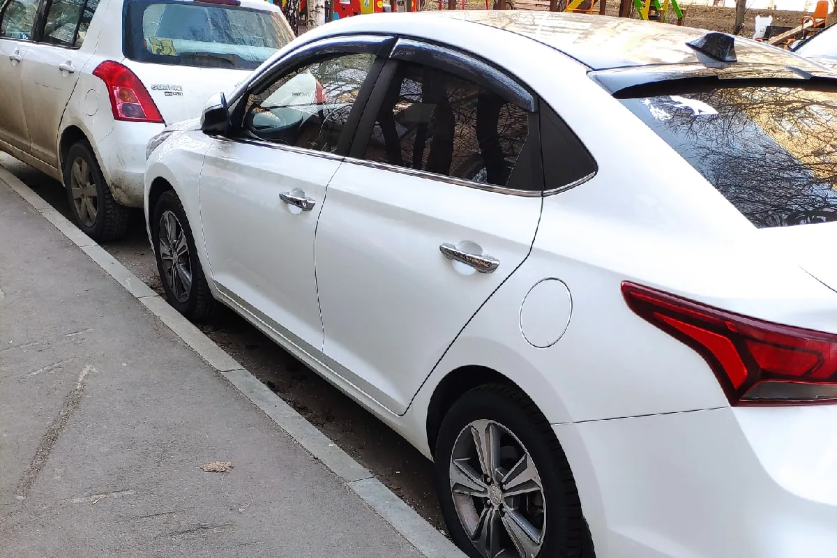 Антенна-плавник на крыше Hyundai Solaris 2