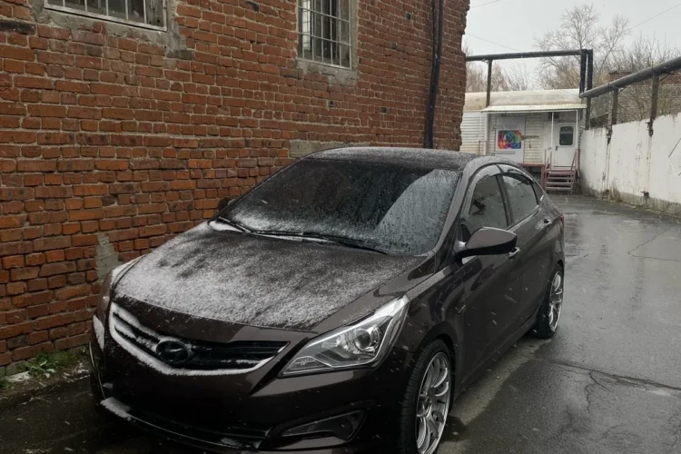 Рестайлинговый Hyundai Solaris 1 на занижении