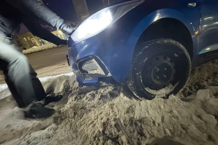 Повреждённый передний бампер Hyundai Solaris 2