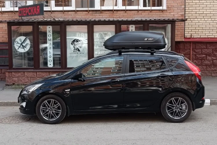Hyundai Solaris 1 хэтчбек с автобоксом на рейлингах