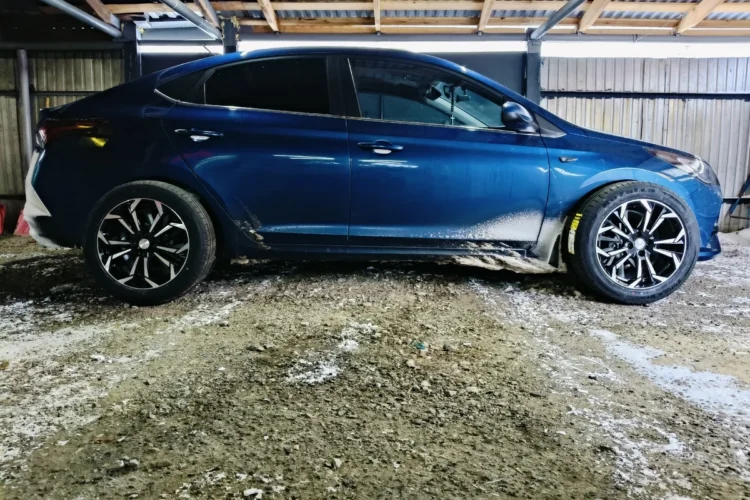 Hyundai Solaris 2 седан на дисках R17