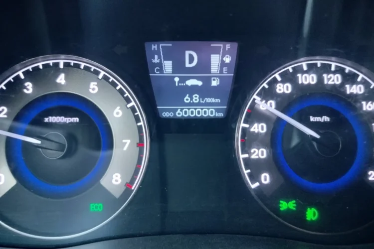 Одометр Hyundai Solaris 1 на отметке 600 000 км