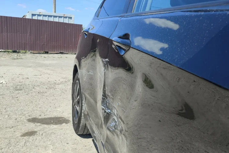 Вмятина в задней двери Hyundai Solaris