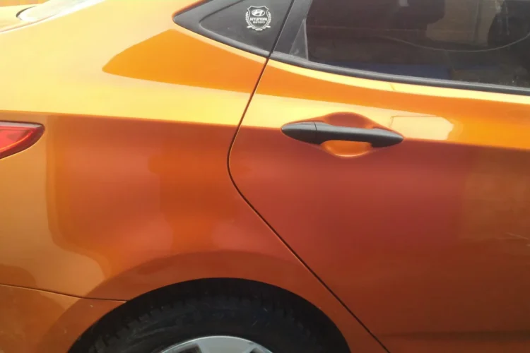 Повреждённая задняя часть кузова Hyundai Solaris 1