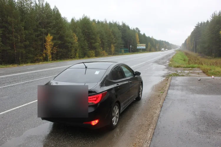 Hyundai Solaris 1 на обочине трассы