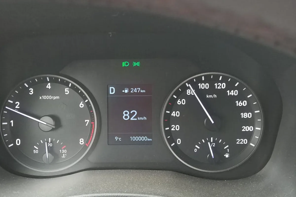 Приборная панель Hyundai Solaris 2 на пробеге 100 000 км
