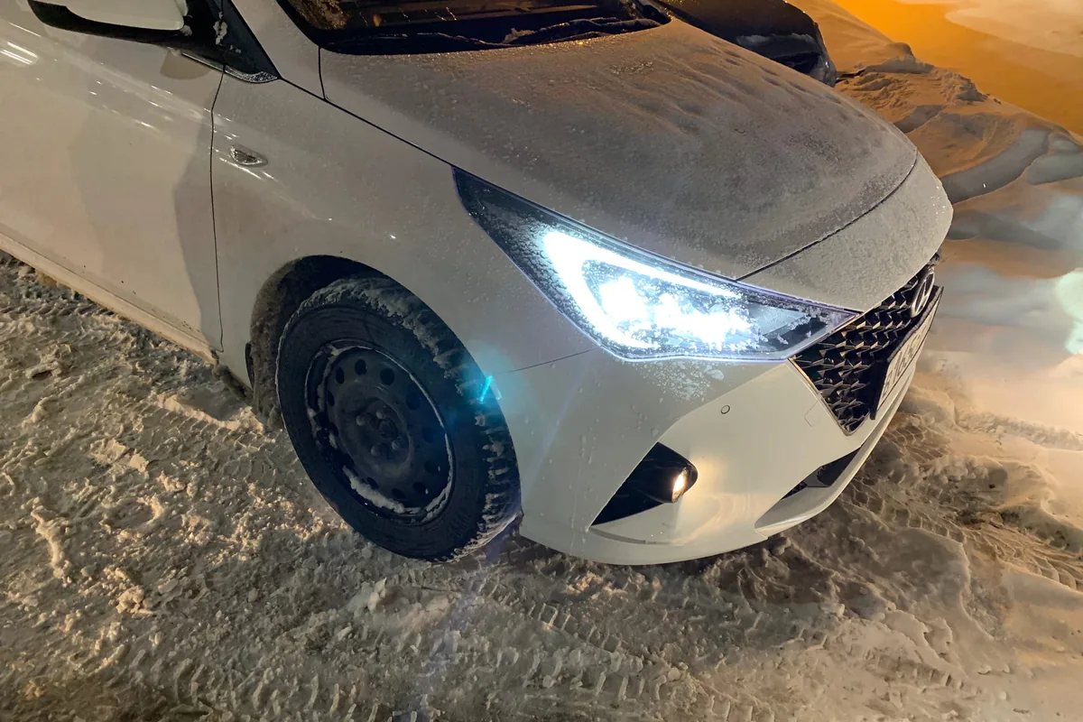 Белый бампер не в цвет на Hyundai Solaris 2