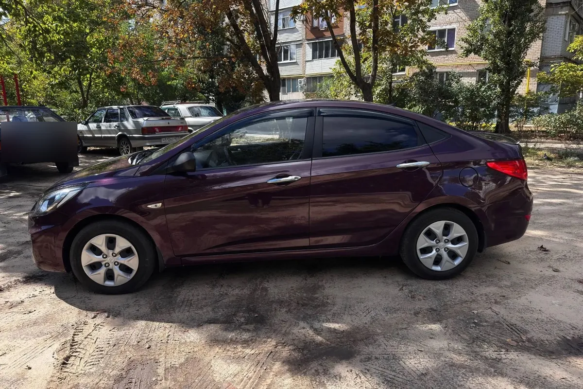 Hyundai Solaris 1 седан 2011 года с пробегом 280 тысяч