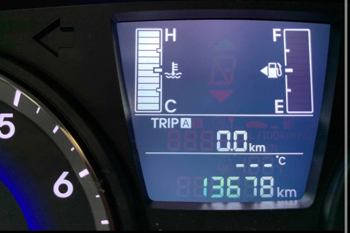 Стрелка температуры Hyundai Solaris 1 у верхней отметки