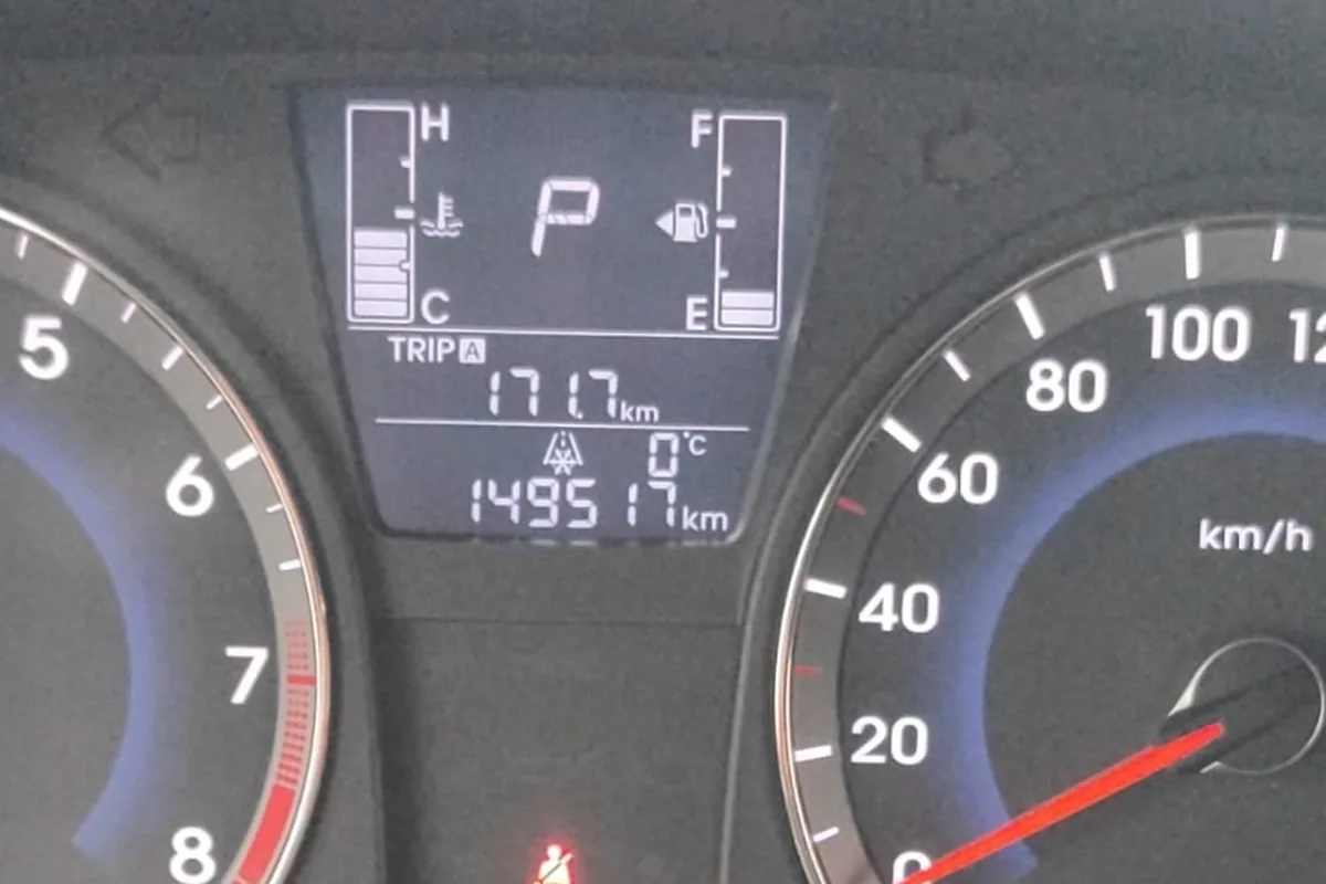 Приборка Hyundai Solaris 1 с пробегом по поездке в городе