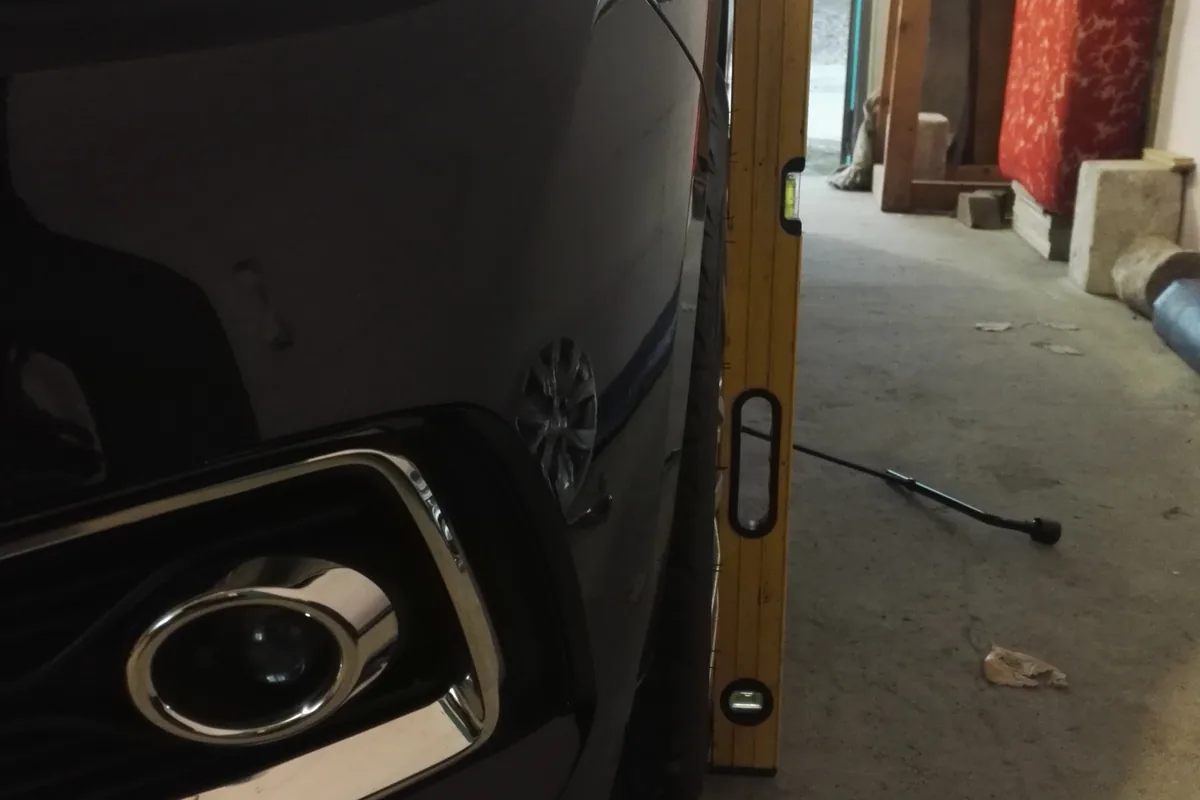 Замер вылета диска R17 по арке Hyundai Solaris уровнем