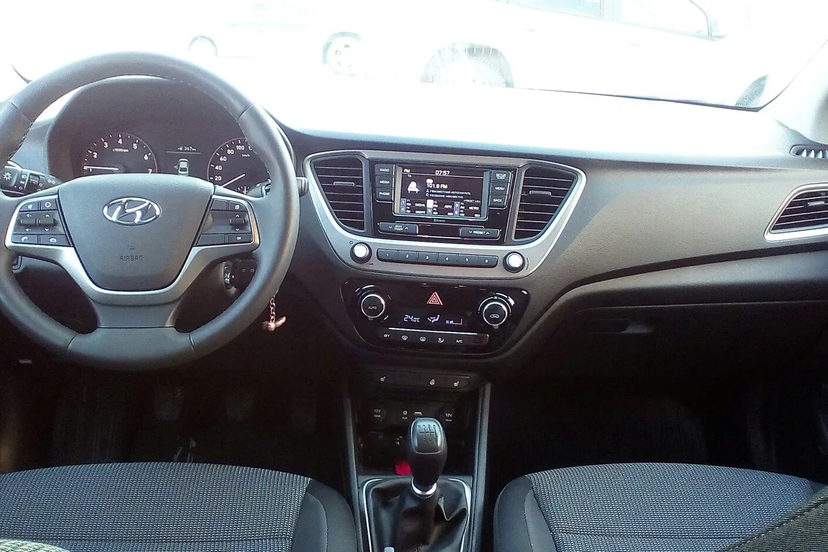 Салон нового Hyundai Solaris 2 2017 года