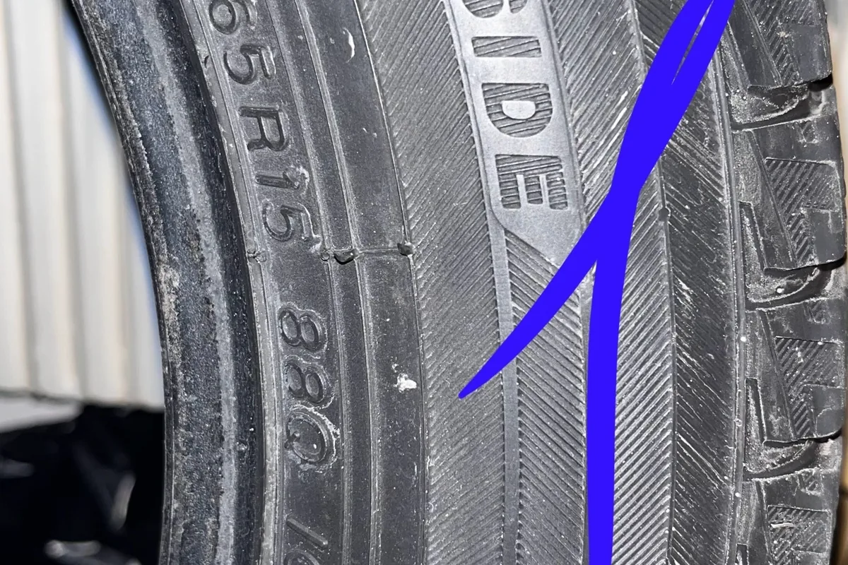 Маркировка шины Yokohama 185/65 R15 и надпись Outside