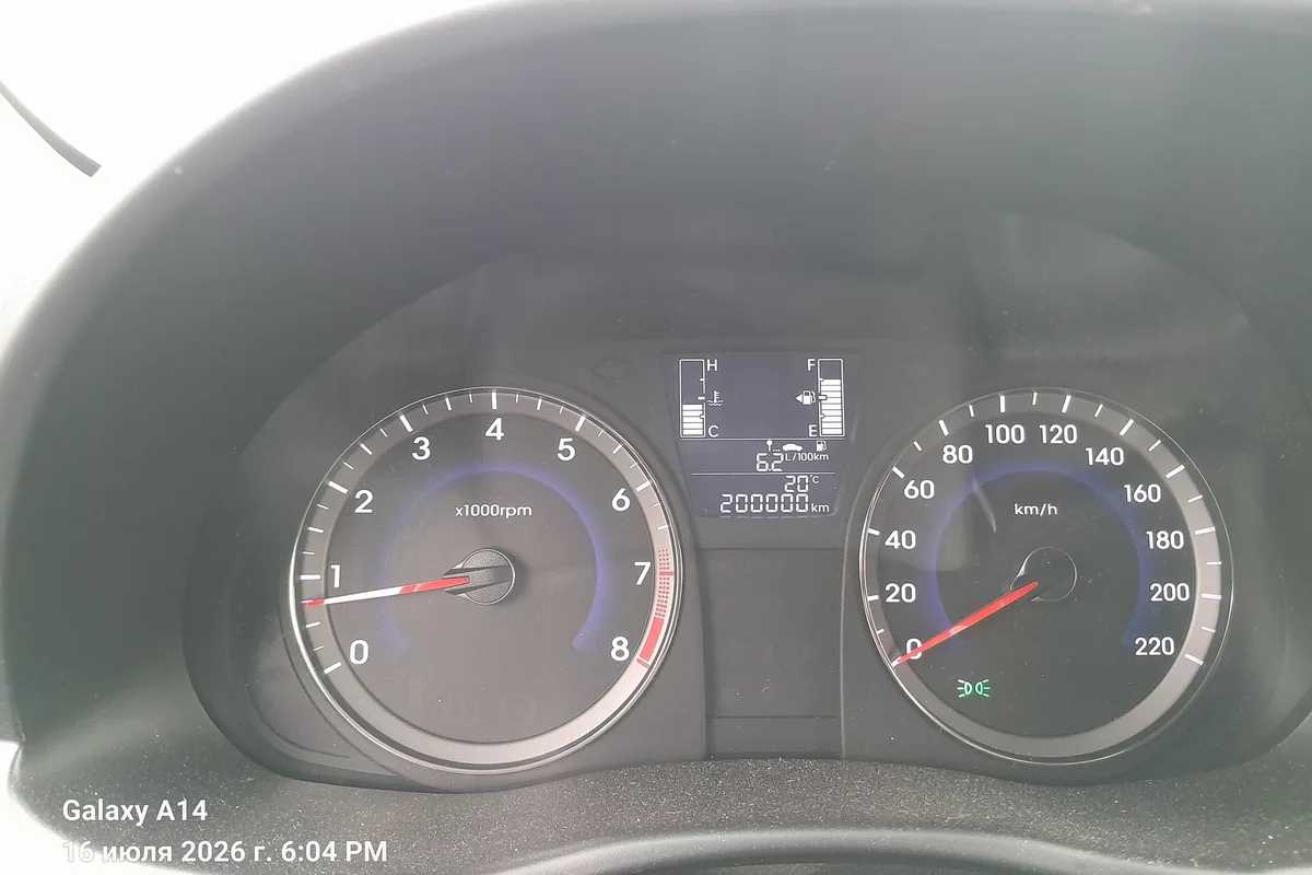Одометр Hyundai Solaris 1 на отметке 200 000 км