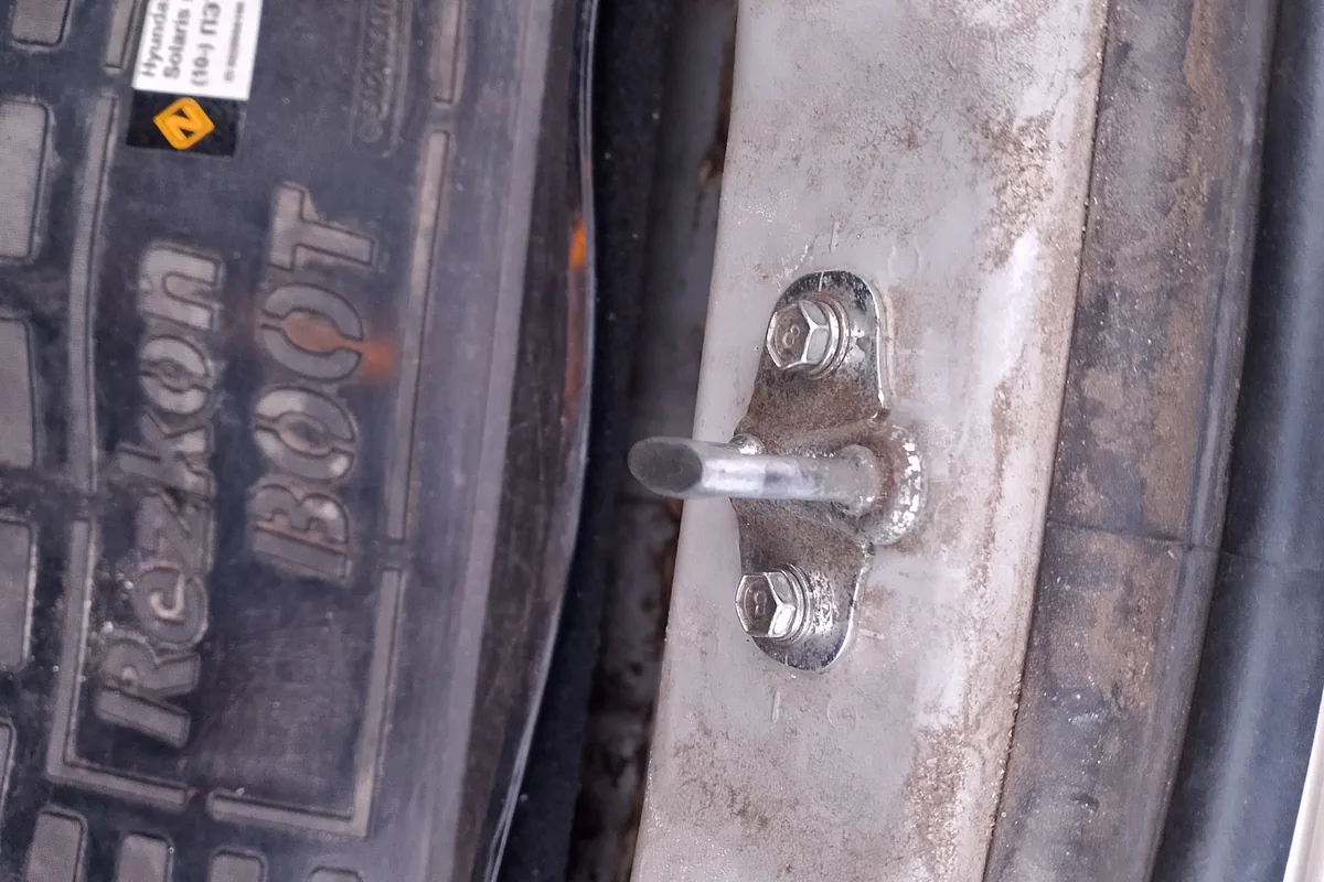 Скоба замка багажника Hyundai Solaris