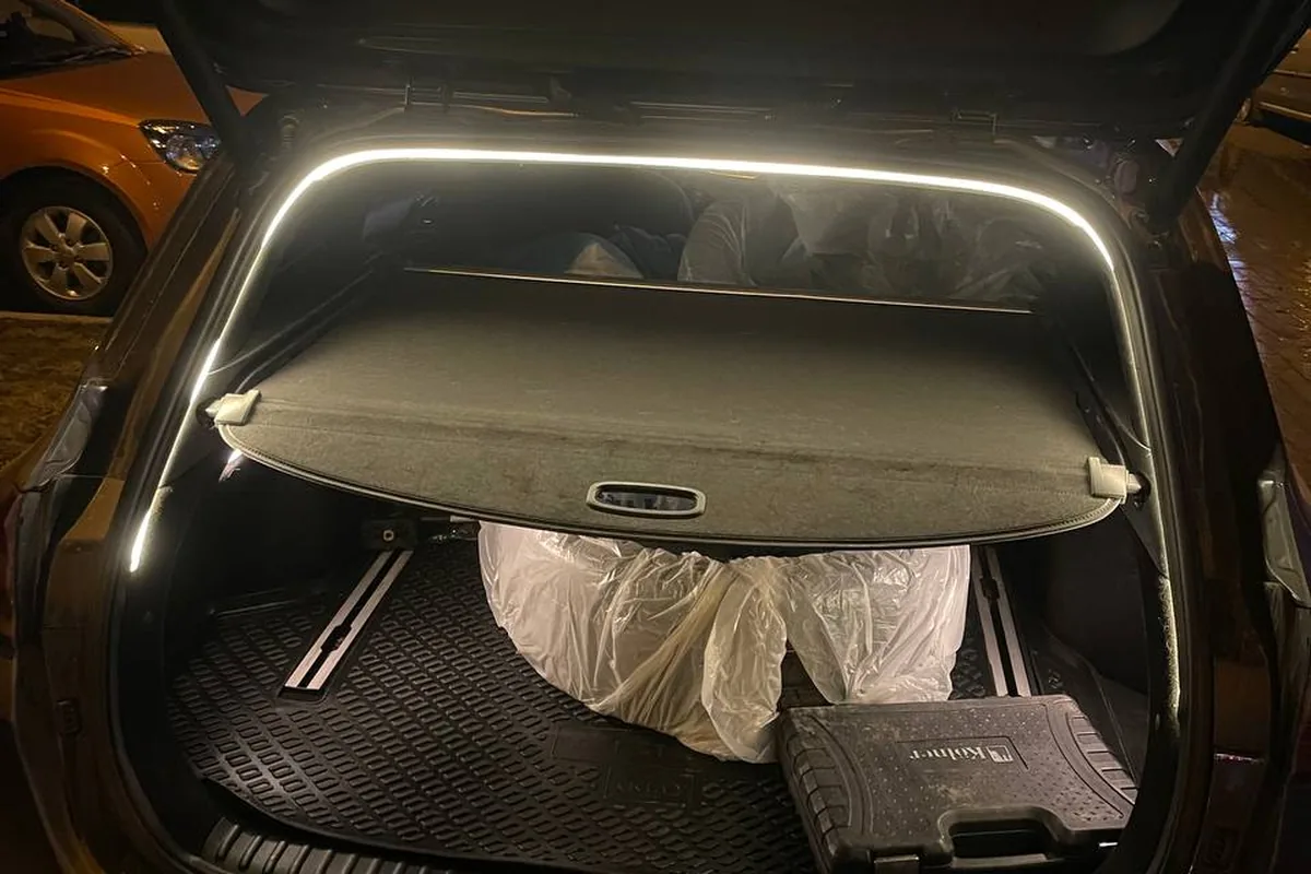 Багажник Kia Ceed универсала с LED-подсветкой проёма