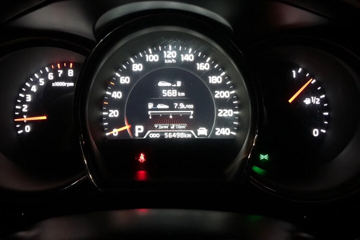 Запас хода 568 км на приборке Kia Ceed JD