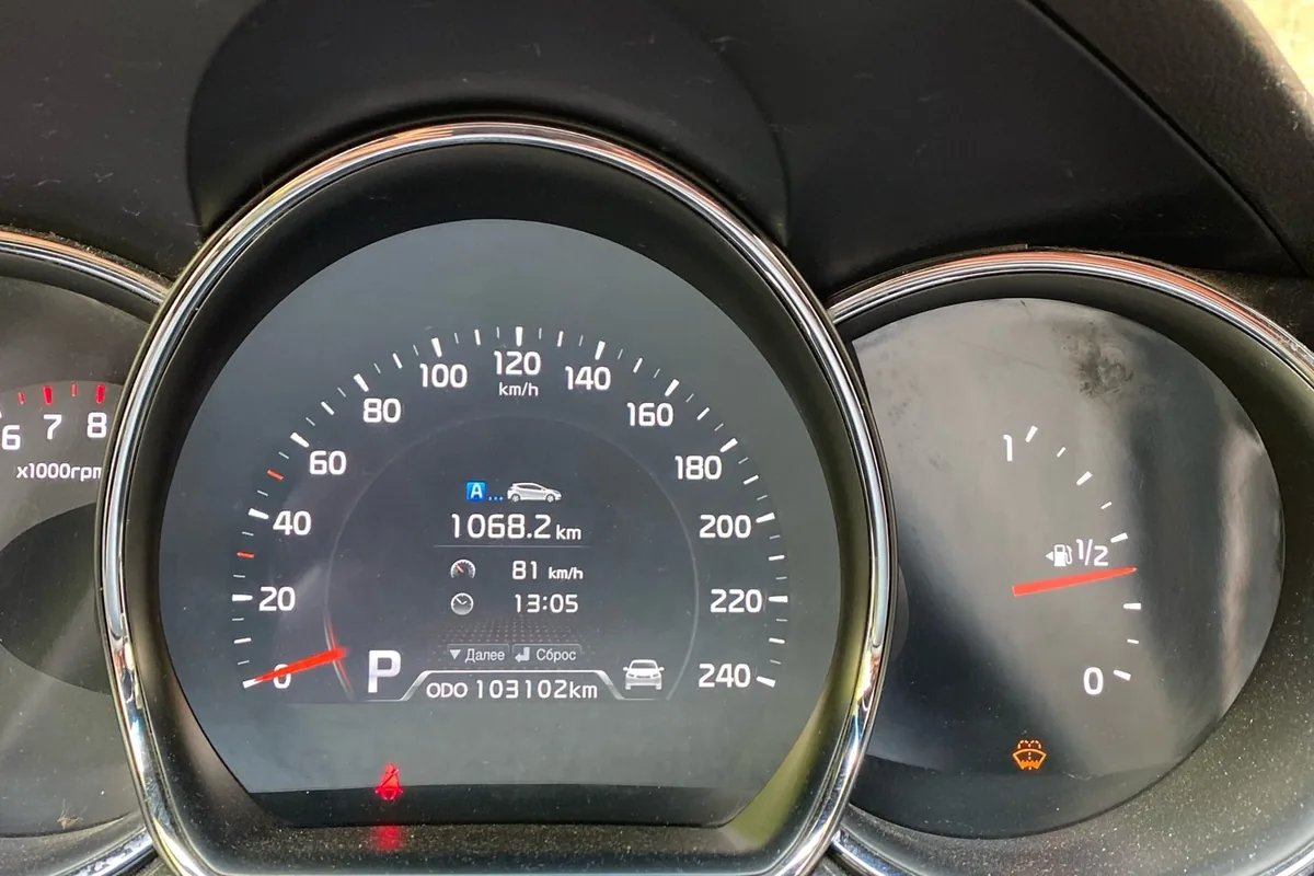 Приборная панель Kia ProCeed JD после поездки на 1068 км