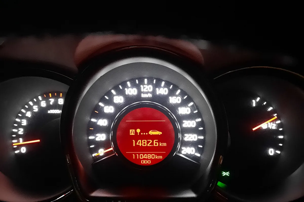 Приборная панель Kia Ceed JD после трассы на 1483 км