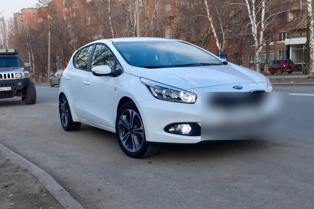 Белый Kia Ceed JD 2015 года после 60 тыс. км
