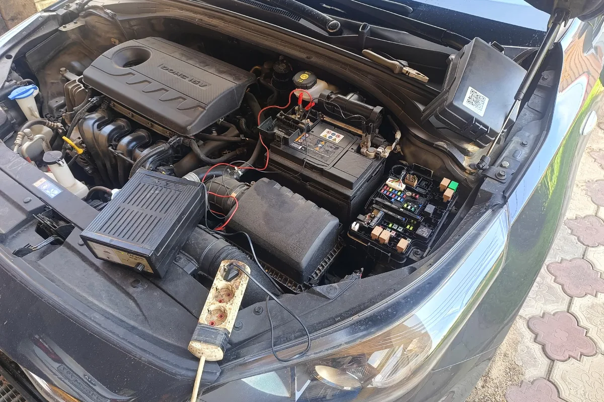 Подкапотный блок предохранителей и реле Kia Ceed CD