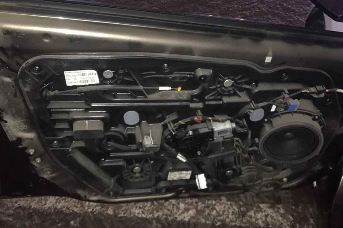 Водительская дверь Kia Ceed без обшивки