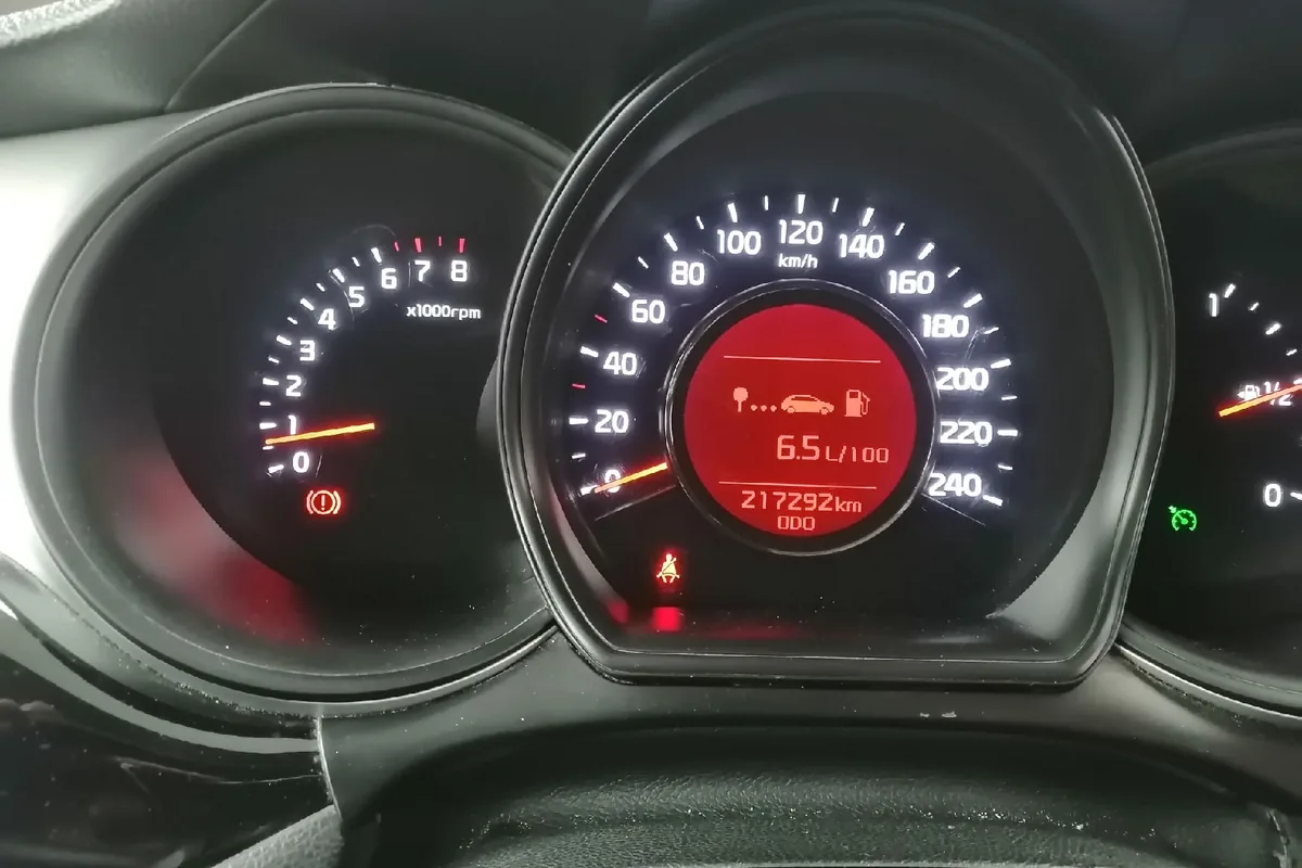 Бортовой компьютер Kia Ceed JD 1.4: расход 6,5 л на 100 км