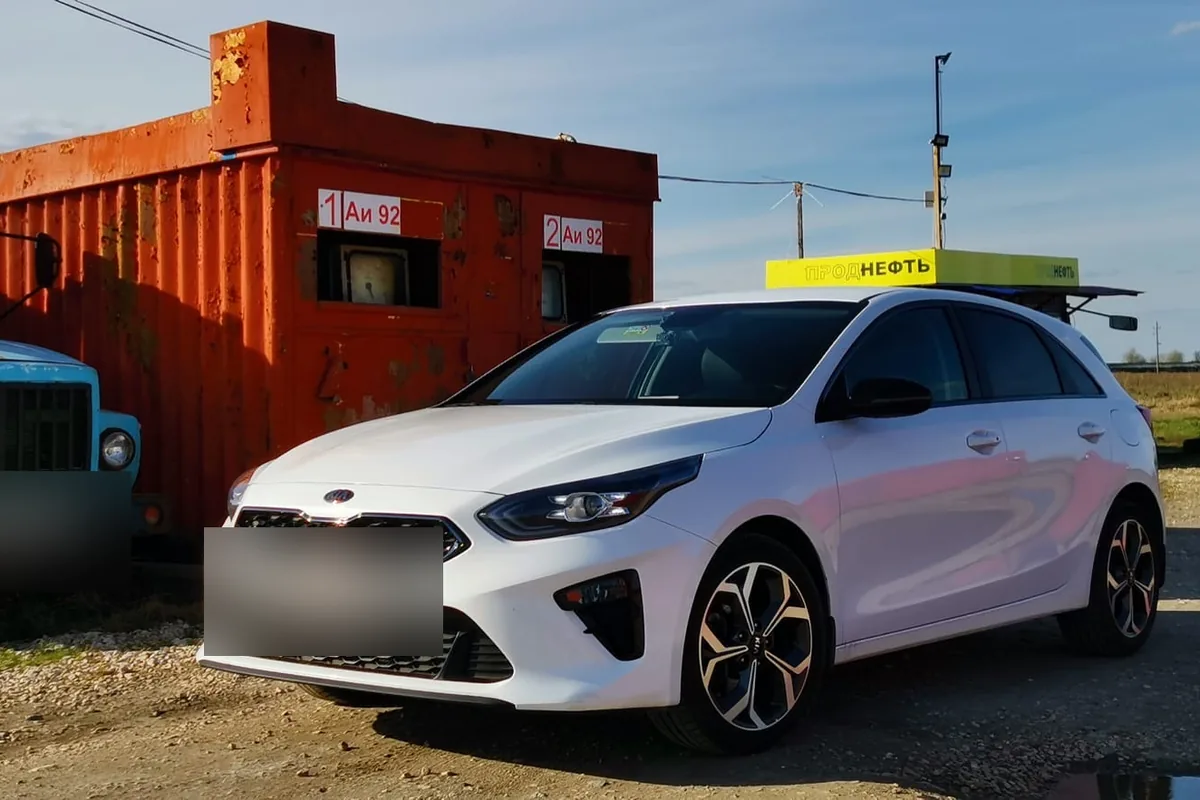 Белый Kia Ceed CD 2018 года с мотором 1.4 T-GDI