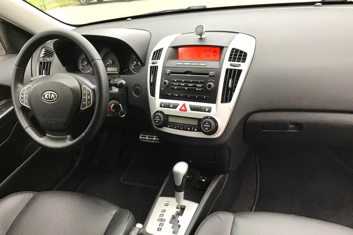 Салон Kia Ceed ED 2008 года с автоматом