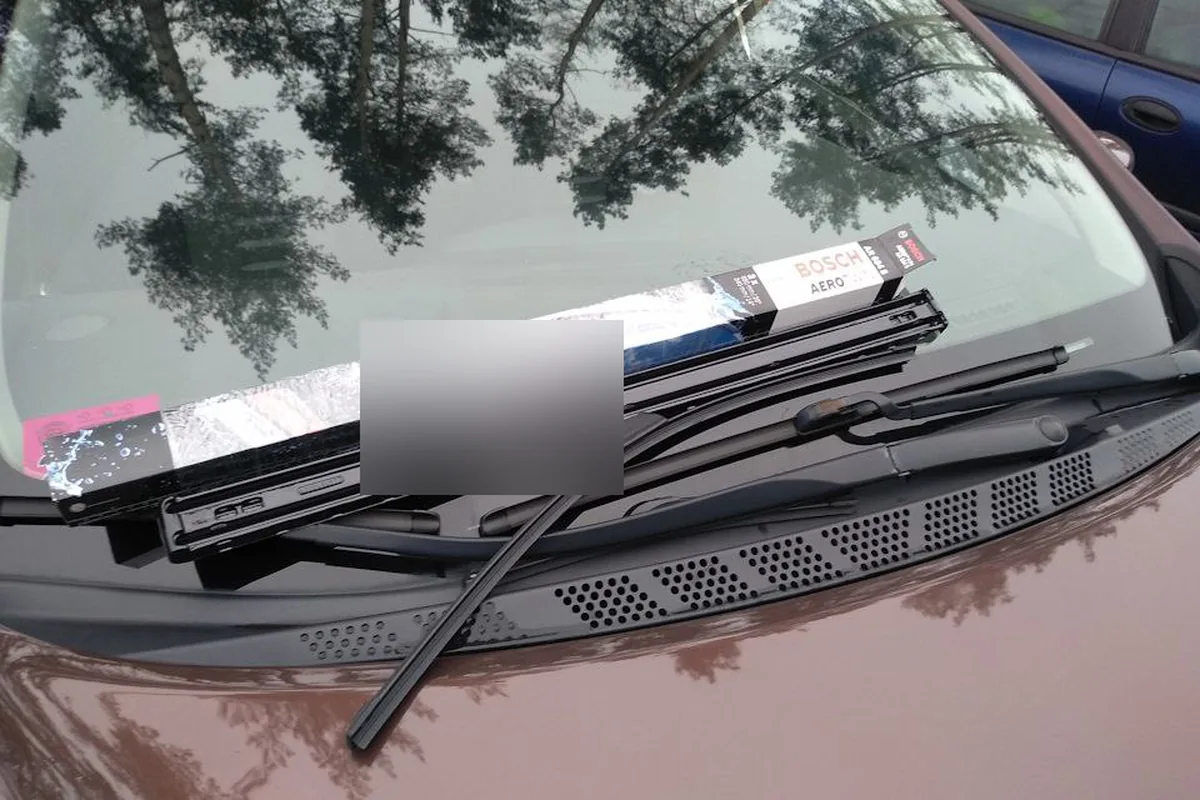 Новые бескаркасные щётки Bosch Aero на лобовом Kia Ceed