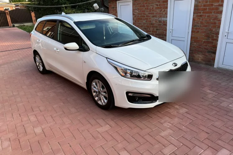Kia Ceed JD SW 2018 года, передний бампер