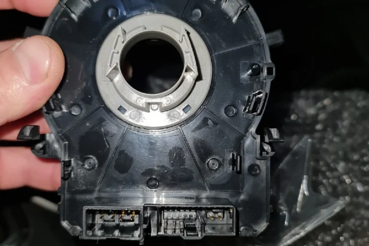 Разъёмы подрулевого шлейфа Kia Ceed JD