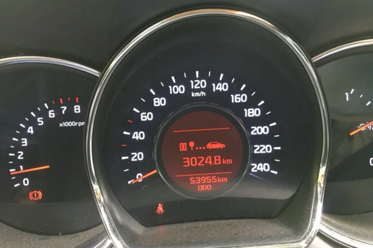 Пробег отрезка 3024,8 км на приборке Kia Ceed JD