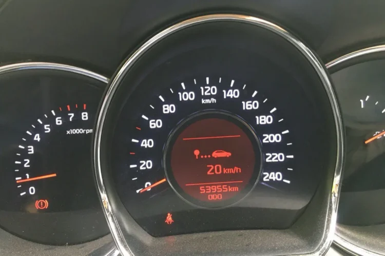Средняя скорость 20 км/ч на приборке Kia Ceed JD