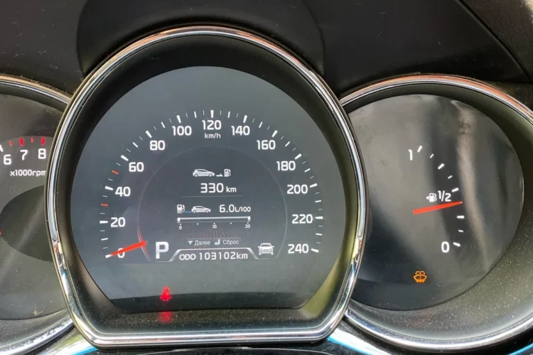 Расход 6,0 л на 100 км на приборке Kia ProCeed JD