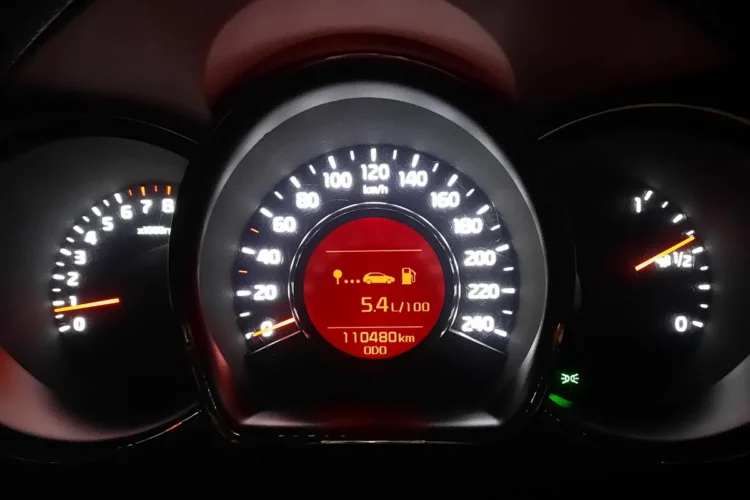 Расход 5,4 л на 100 км на приборке Kia Ceed JD