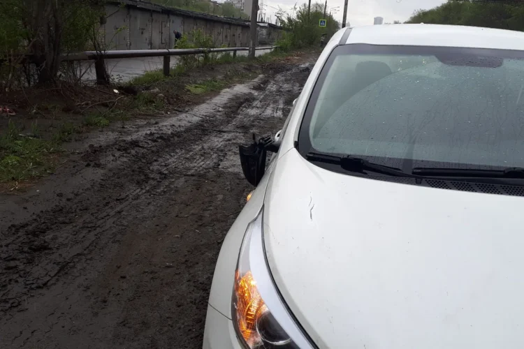 Kia Ceed JD с разбитым правым зеркалом